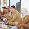 Perbaikan Kantor Bupati, Bang Arul Pimpin Rapat Koordinasi Camat di Ruang Terbuka