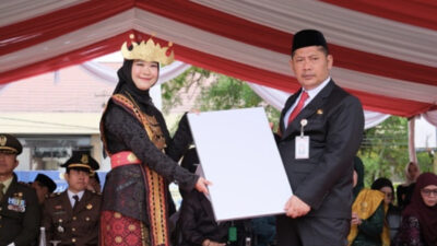 Bupati HST Serahkan Bantuan 22 Starlink Untuk Layanan Internet Sekolah Terpencil