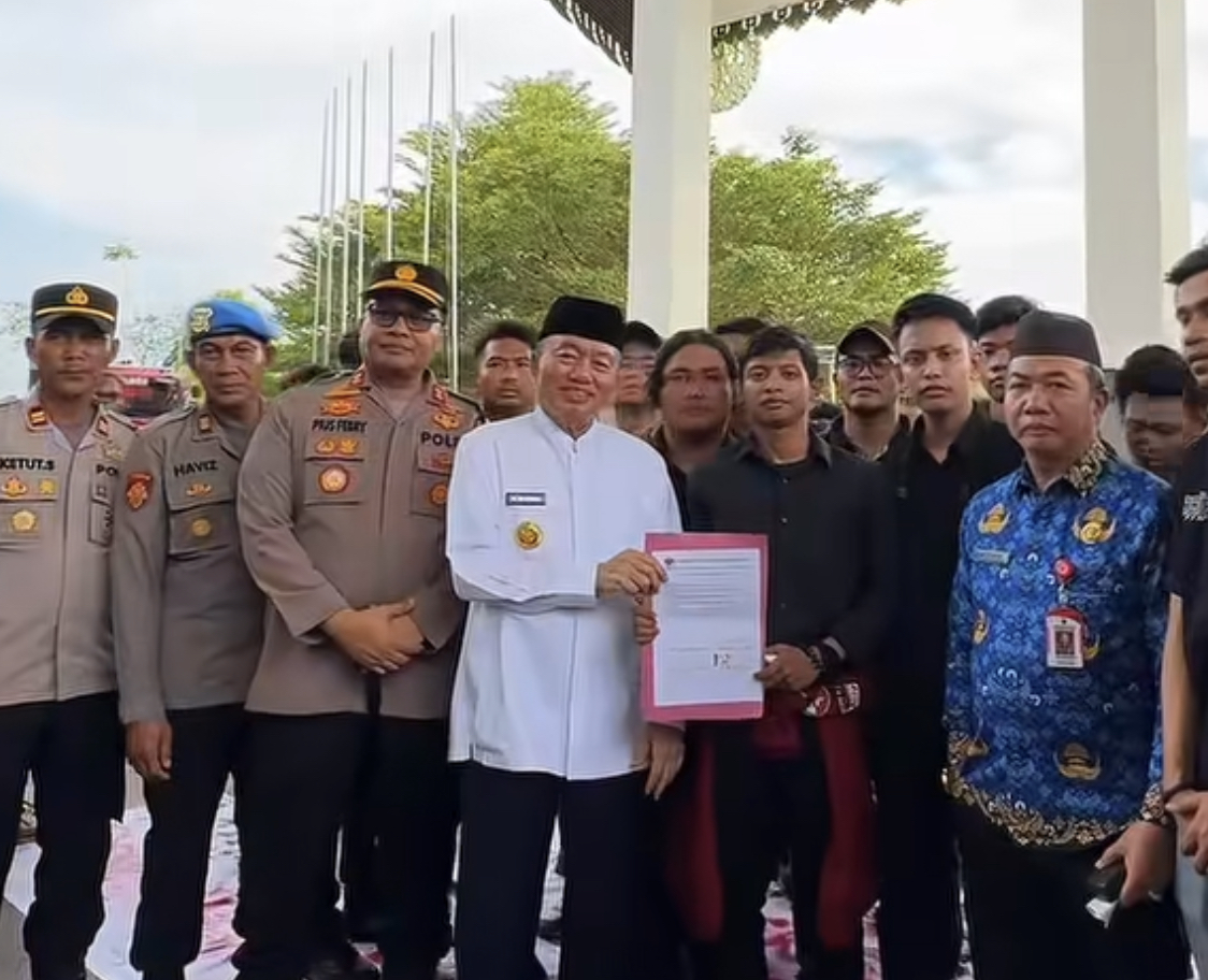 Demo BEM se-Kalsel, Gubernur Muhidin Teken Komitmen Perbaikan Pendidikan