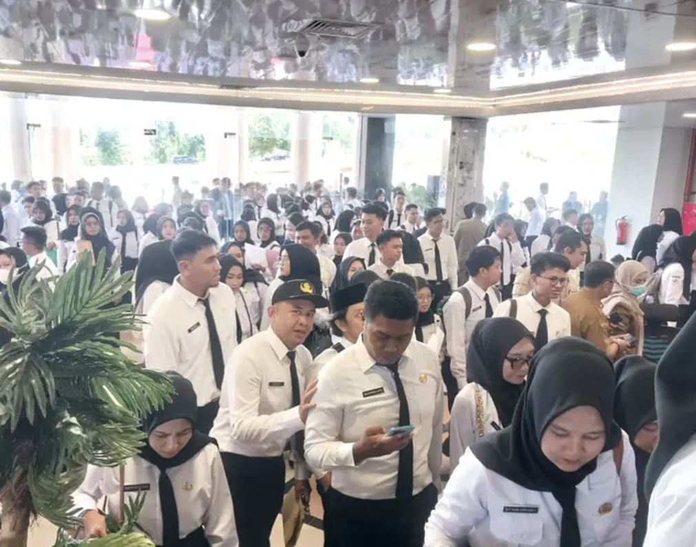 Tiga Bulan Menjabat, Ribuan CPNS dan PPPK Resmi Terima SK Pengangkatan dari Bupati Kotabaru