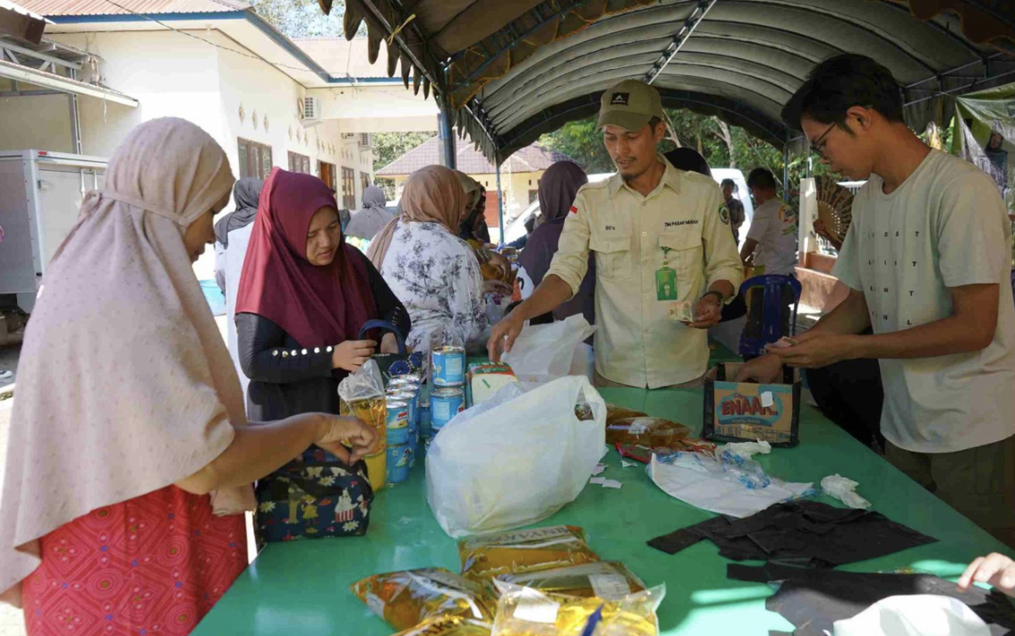 Disperindag Balangan dan DKP3 Kalsel Gelar Pasar Murah di Desa Murung Jambu