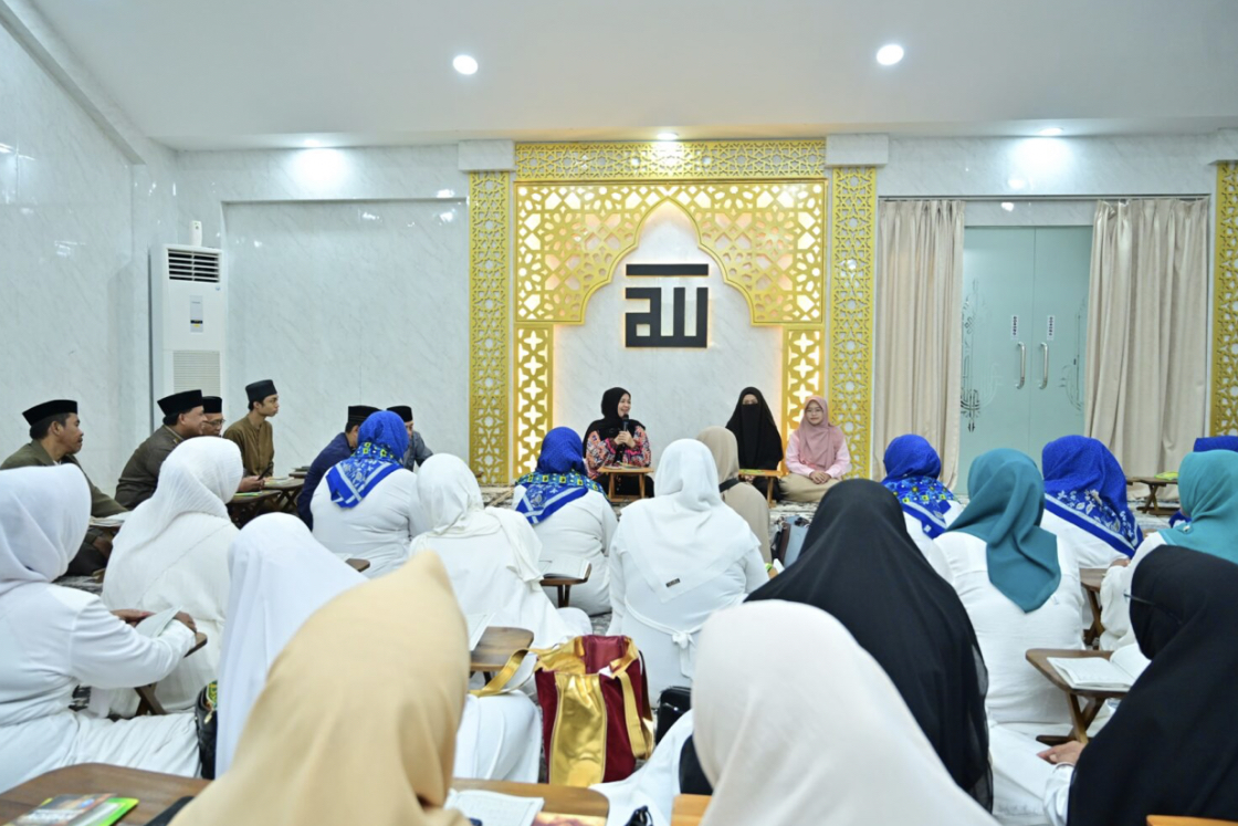 Fatmawati Rusdi Hidupkan Kembali Taklim Rutin di Rujab Wagub Sulsel