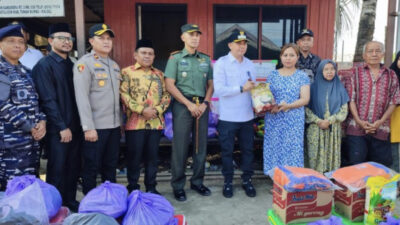 Bupati Tanah Bumbu Serahkan Bantuan Darurat kepada Korban Kebakaran