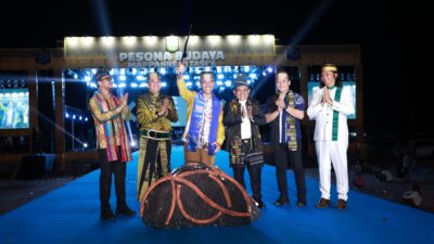 Pesona Budaya Mappanre Ri Tasi’e dan Expo Tanah Bumbu 2025 Resmi Dibuka, Bupati Tanbu: Cermin Kearifan Lokal Masyarakat Pesisir