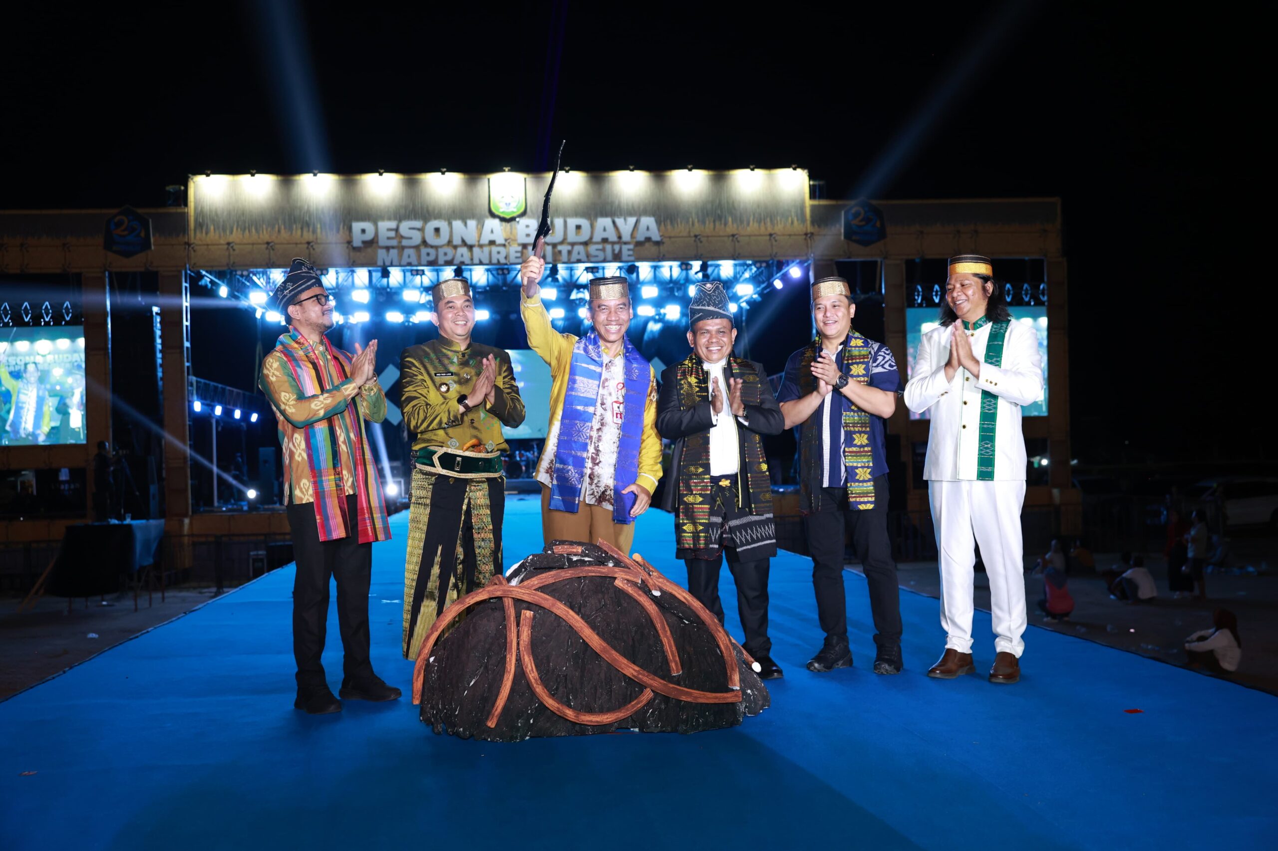 Pesona Budaya Mappanre Ri Tasi’e dan Expo Tanah Bumbu 2025 Resmi Dibuka, Bupati Tanbu: Cermin Kearifan Lokal Masyarakat Pesisir
