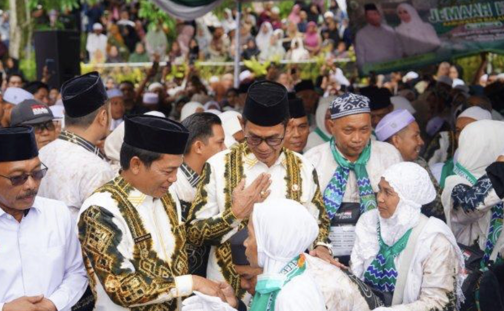 Bupati Abdul Hadi Lepas Calon Jemaah Haji Balangan dengan Doa dan Harapan