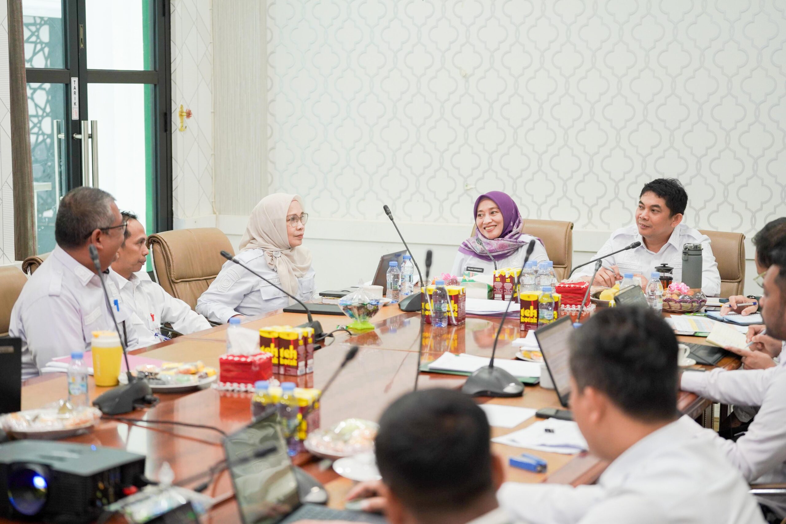 Bupati Bang Arul Pimpin Rapat Maraton Efesiensi Anggaran Hingga Dini Hari Selama Dua Hari