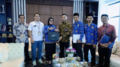 Bupati Barru Serahkan SK Pensiun dan Santunan kepada ASN Purnabhakti