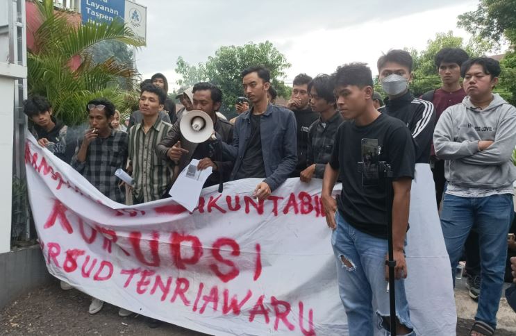 Dugaan Korupsi Rp 360 Miliar, Mahasiswa Minta Bupati Bone Pecat Direktur RSUD Tenriawaru