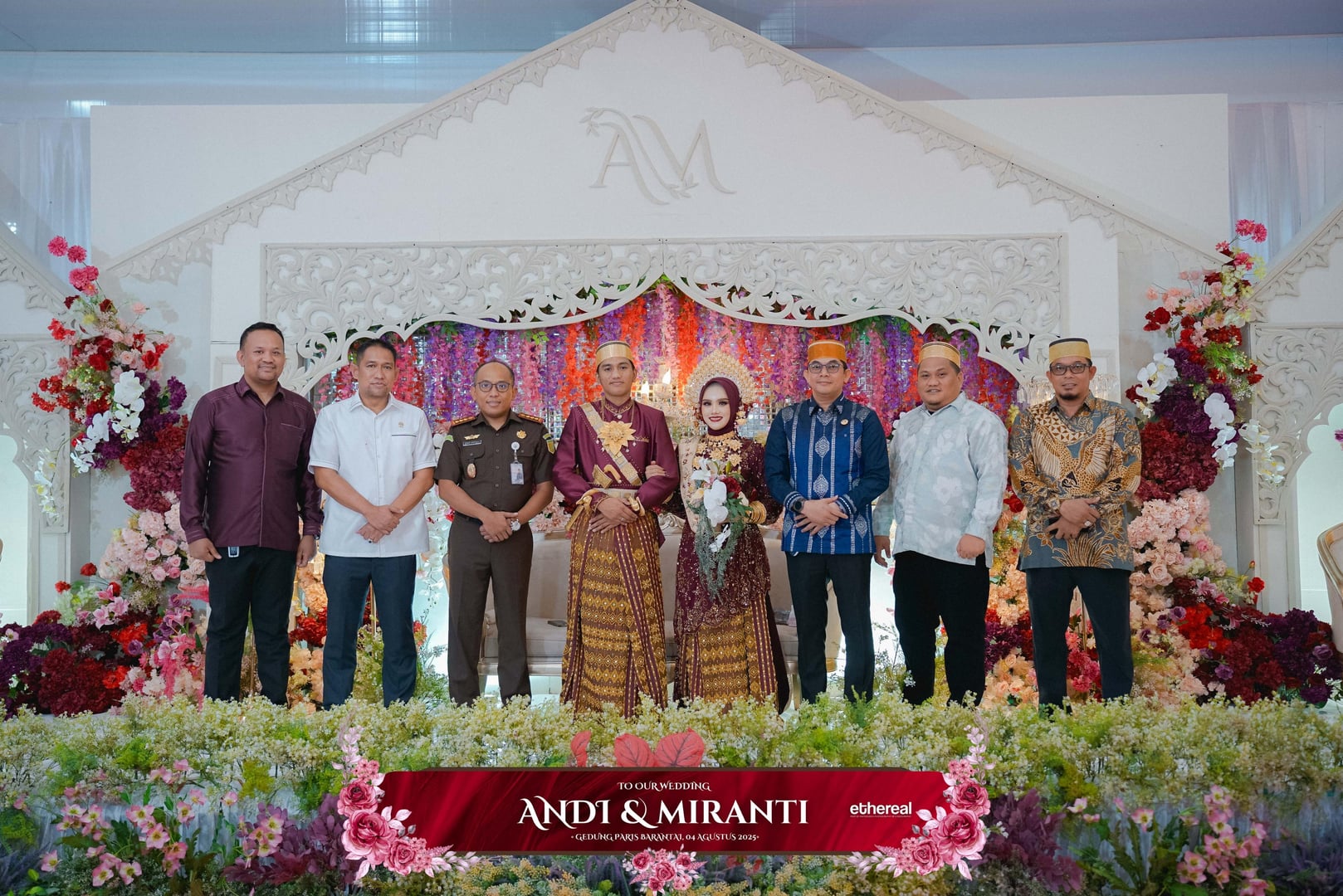 Bupati Tanah Bumbu Hadiri Pernikahan Putra Bupati Kotabaru