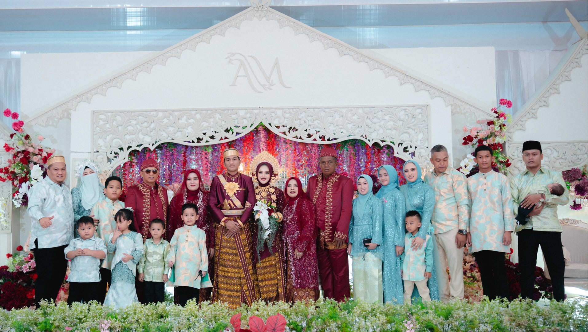 Putra Bupati Kotabaru Menikah, Ribuan Warga Hadiri Momen Bahagia