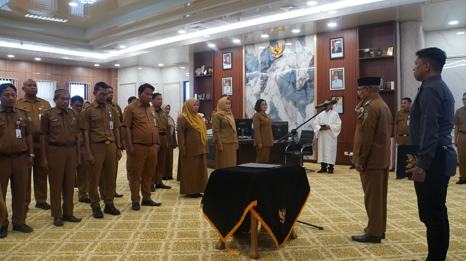 Langkah Pembangunan Berkelanjutan: 12 Pejabat Administrator dan 9 Pejabat Pengawas Dilantik Bupati Kotabaru