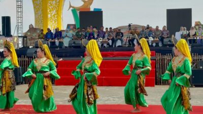 Keunikan Budaya Kotabaru Tampil Dalam Pawai Meriah FBS ke-11