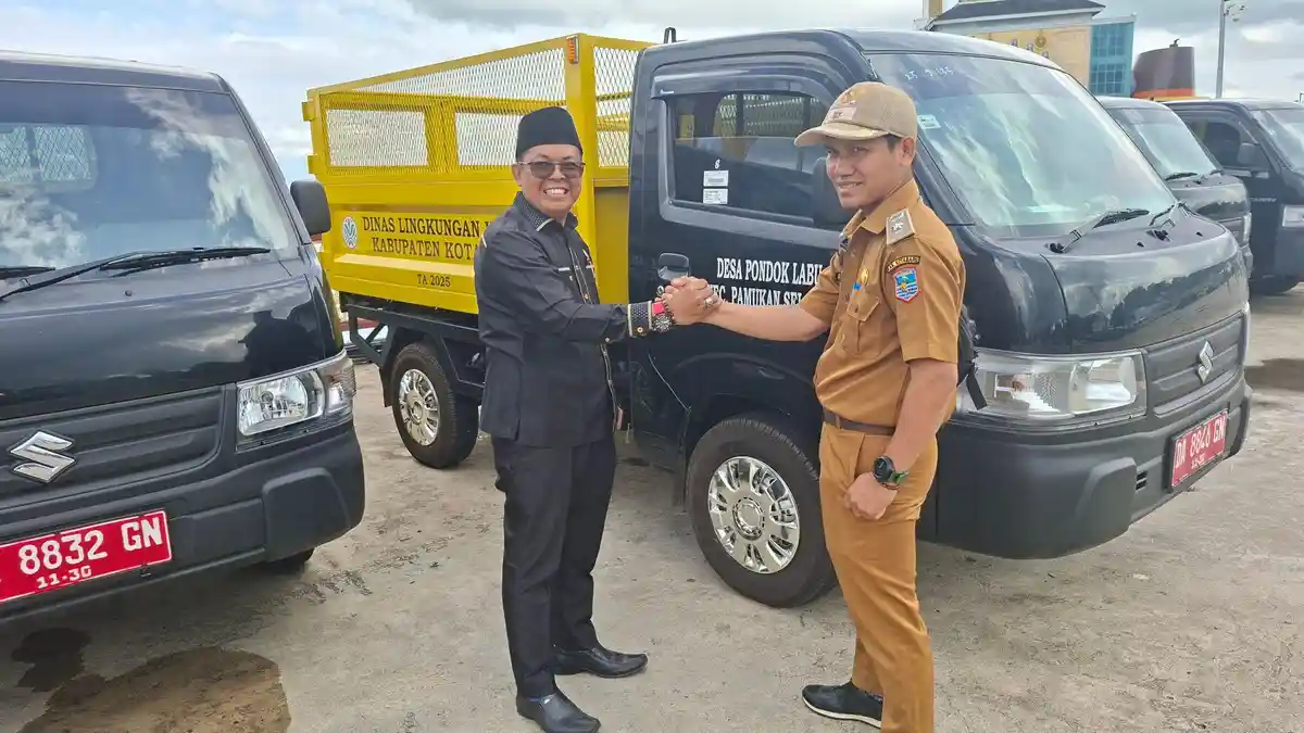 Sejumlah Desa di Kotabaru Terima Mobil Sampah untuk Perkuat Layanan Kebersihan
