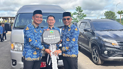 ⁠Kotabaru Hibahkan Dua Mobil Operasional untuk Dongkrak Layanan Samsat