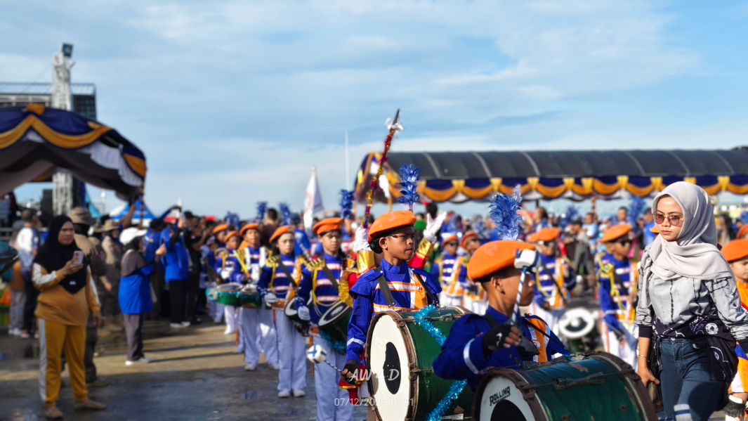 ⁠Ribuan Guru Meriahkan HUT ke-80 PGRI dan HGN di Siring Laut Kotabaru