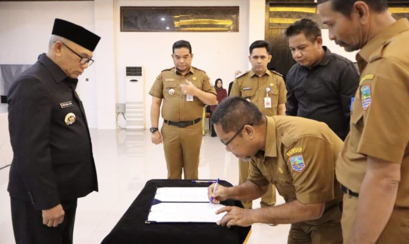 Bupati Kotabaru Lantik Pejabat dan 17 Kepala Puskesmas