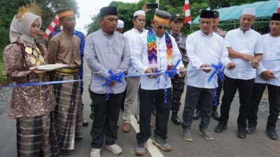 Resmikan Jalan Teluk Tamiang, Bupati Rusli Perkuat Akses Desa dan Wisata