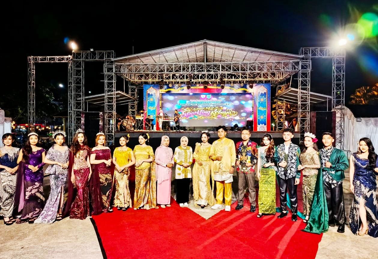 Uji Kompetensi Berbasis Industri, Siswa SMKN 1 Kotabaru Tampilkan Kebaya Modern