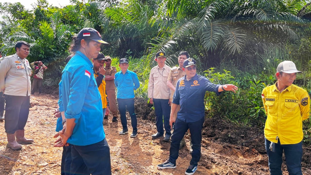 Syairi Mukhlis Tinjau Infrastruktur Pamukan, Jalan dan Jembatan Rusak Segera Diperbaiki