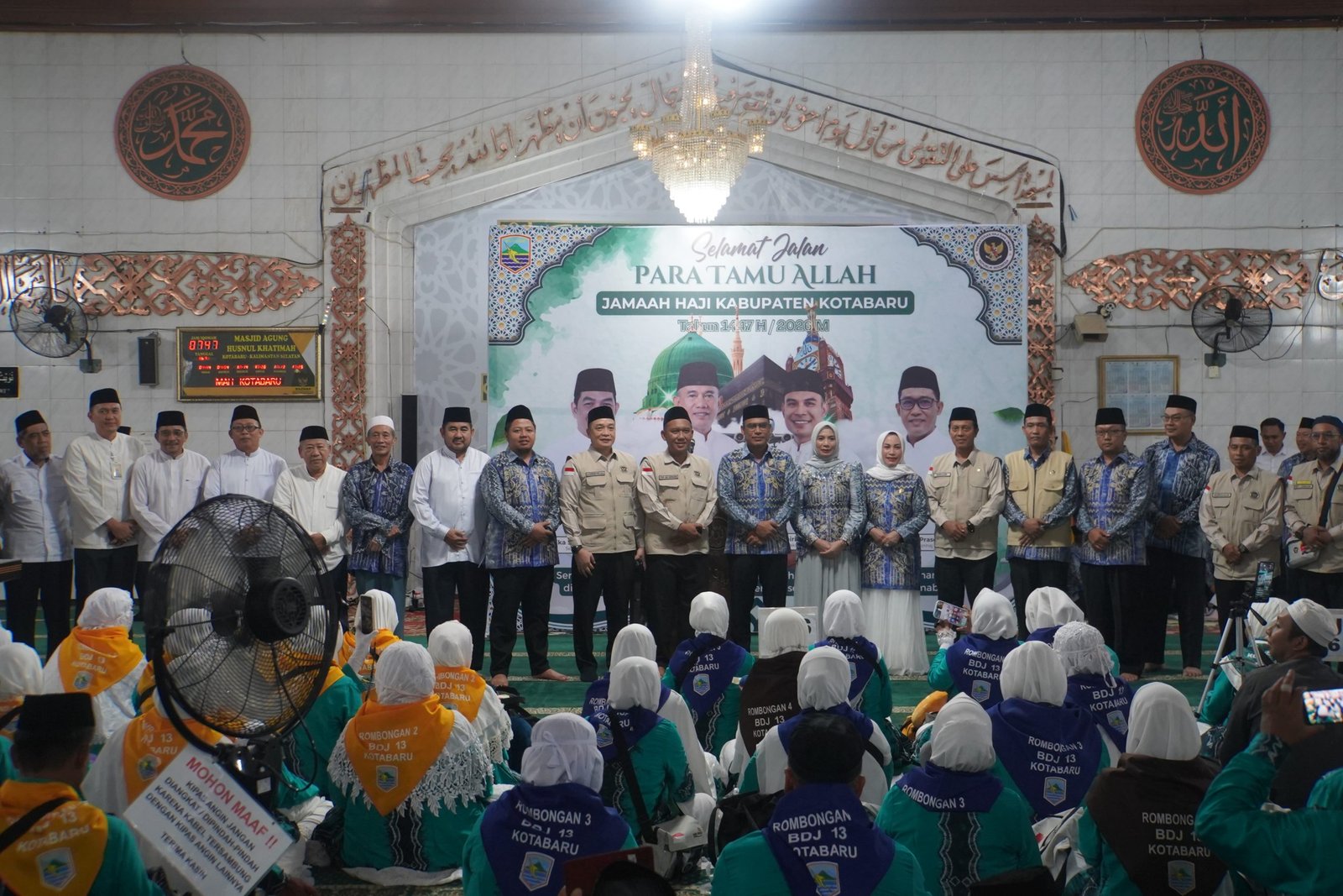 Jamaah Haji Kotabaru Dilepas Penuh Haru di Masjid Agung Husnul Khotimah