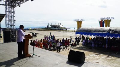 Hari Jadi Kotabaru Semarak, Ribuan Peserta Ramaikan Olahraga Tradisional di Siring Laut