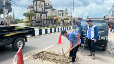Pulihkan Kondisi Jalan Pascaperbaikan Jaringan, PT Air Minum Bersujud Rampungkan Pengaspalan